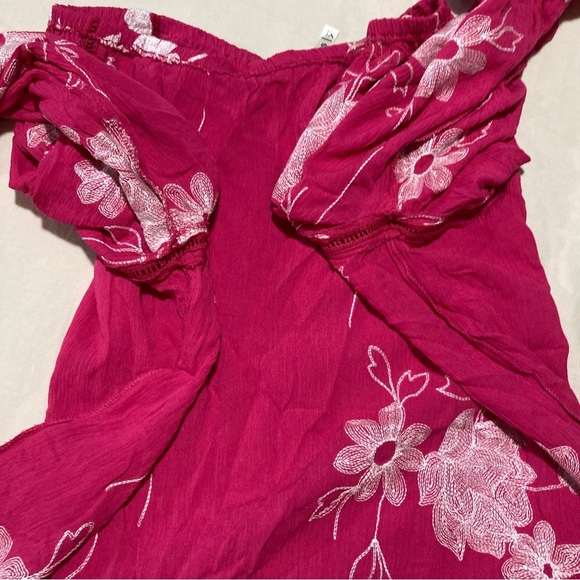 LIV Los Angeles Red Embroidered Blouse - Picture 6 of 10